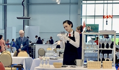 東航空姐閃耀世界技能大賽 餐廳服務(wù)奪優(yōu)勝獎(jiǎng)，網(wǎng)絡(luò)技術(shù)服務(wù)展風(fēng)采